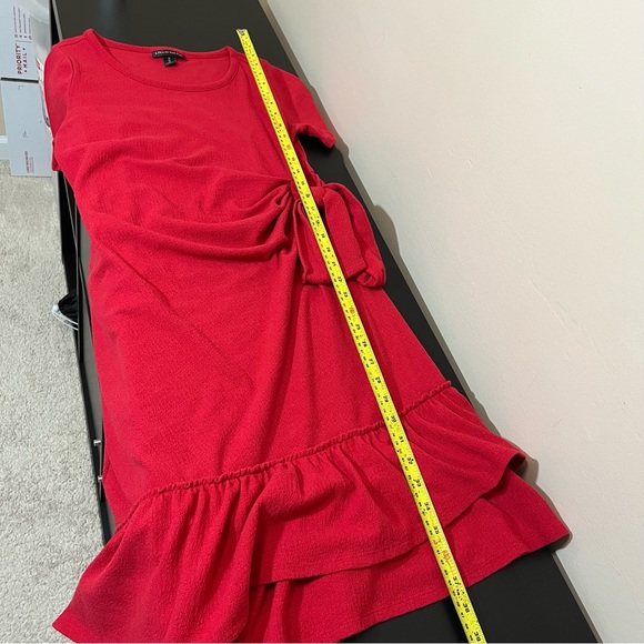 A Pea In The Pod Ruffle Hem Side Tie Maternity Dress - Picture 11 of 12